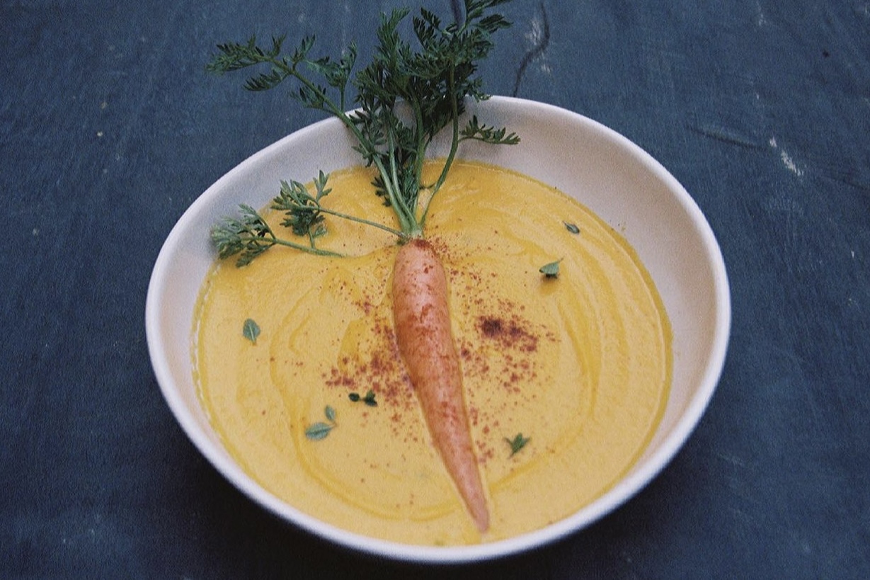 Sopa de cenoura com cúrcuma