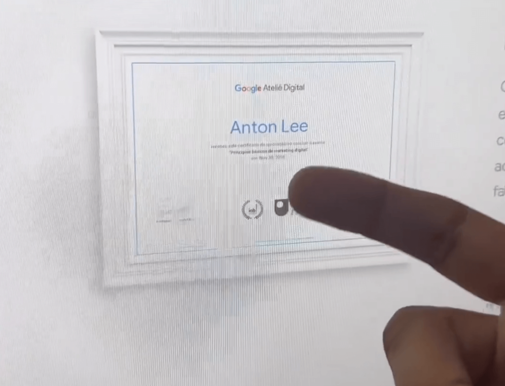 Olha um modelo de um certificado do Google